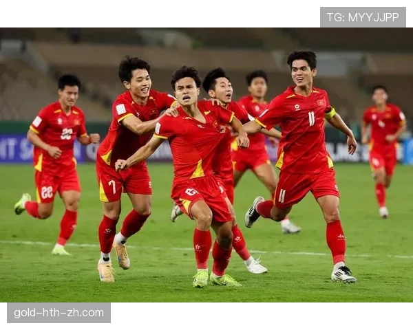 韩国男足近期在亚洲杯关键战役中展现稳固防守态势，保持了防线稳定性